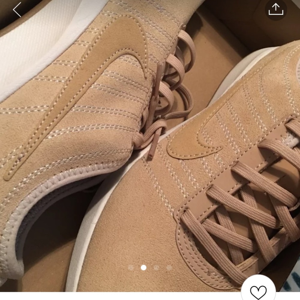 Nike tan suede shoes